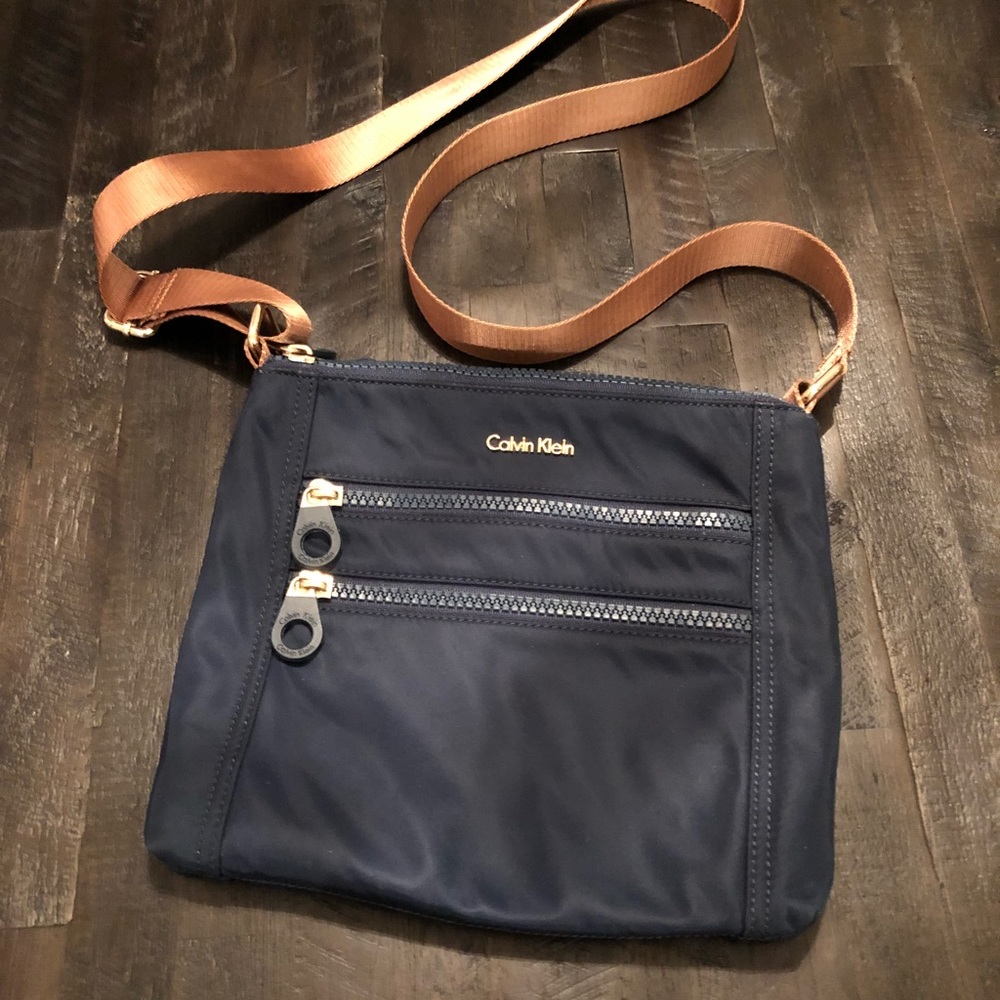 CK Calvin Klein women’s Crossbody purse